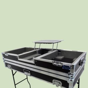 DJ кейс-стіл під DJ-мікшер Traktor Kontrol Z2 та програвачі вінілових дисків Reloop RP-7000 MK2